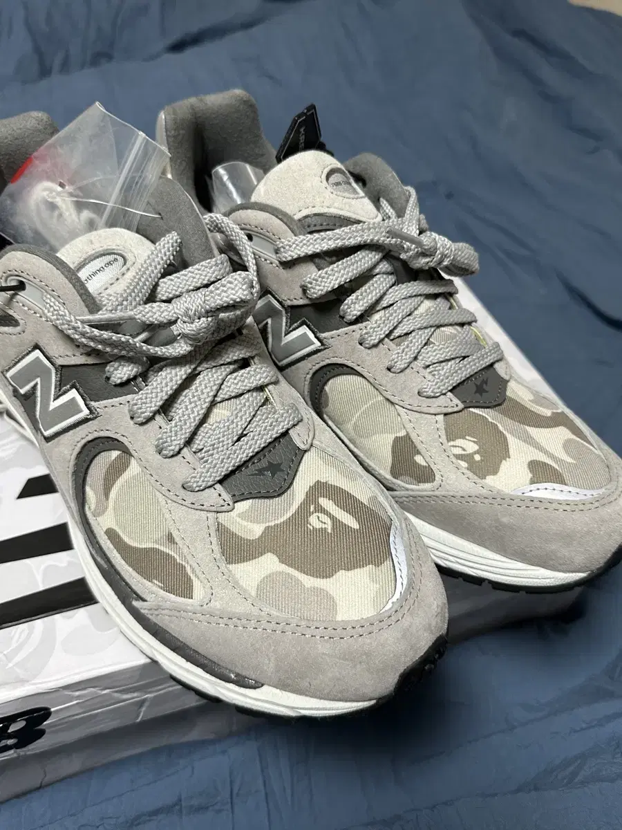 [275] NEW BALANCE X BAPE 2002R 그레이카모